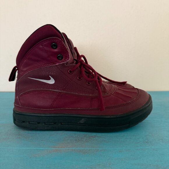Nike ACG Woodside 2 Maroon Waterproof Duck Boots 52872-602 Youth 4Y - Picture 1 of 9